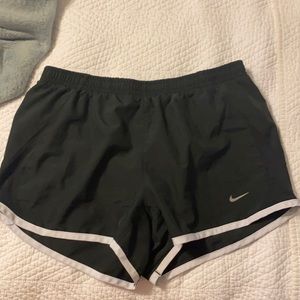 nike shorts size s good condition
